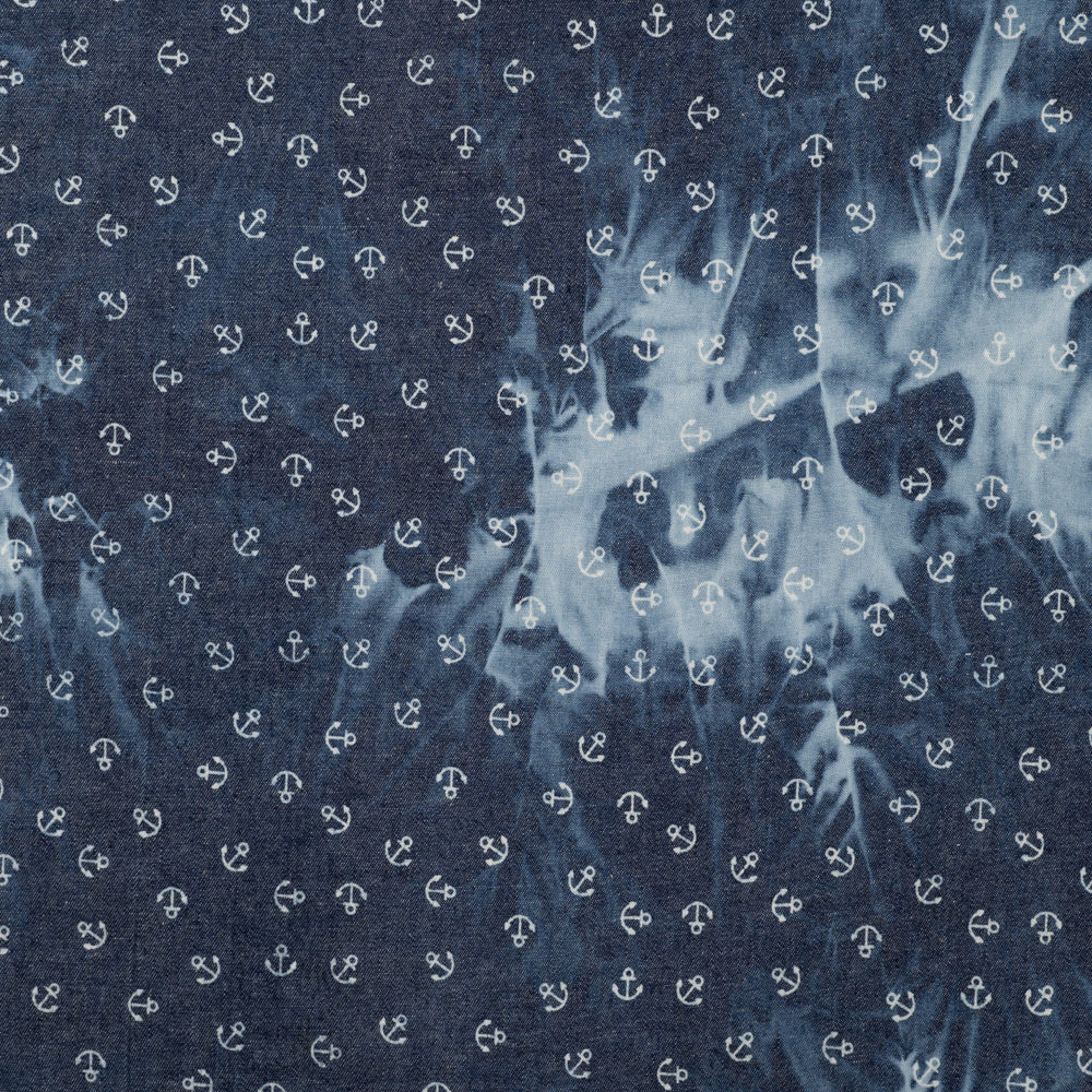 Leichter Jeansstoff Chambray Kleine Anker weiß auf Jeansblau Batiklook